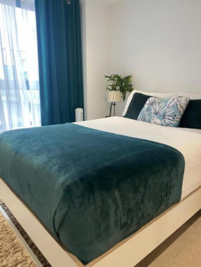 Stylish Apartment in Great City Location, Parking Possible - West One